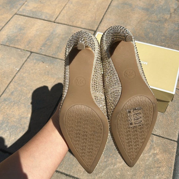 Michael Kors Dorothy Flex Pump - Picture 3 of 10